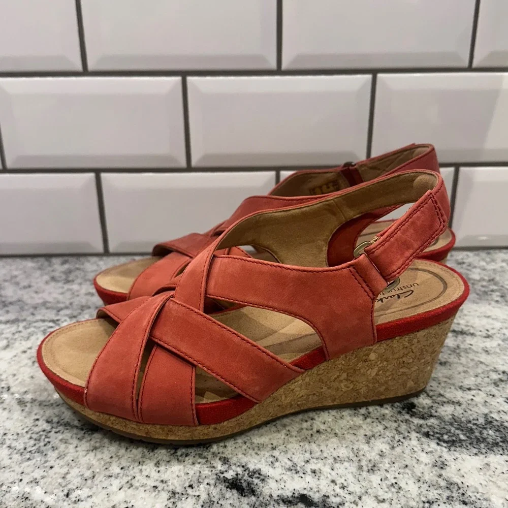 Clarks Unstructured Coral Dusty Red Suede Wedge Sandals Women's 8‎ Cork Sole